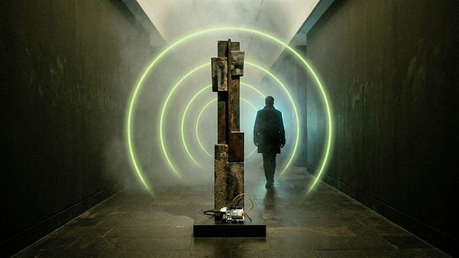 Proximity-triggered speaking installation